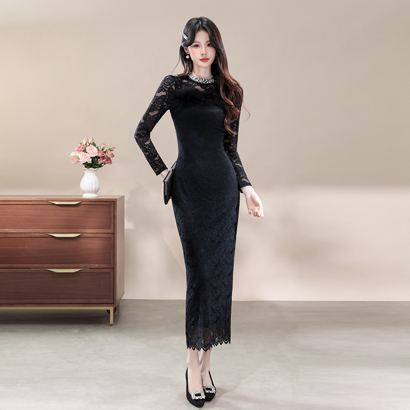 Elegant Lace Spliced Bodycon Midi Dress with Faux Mink Trim