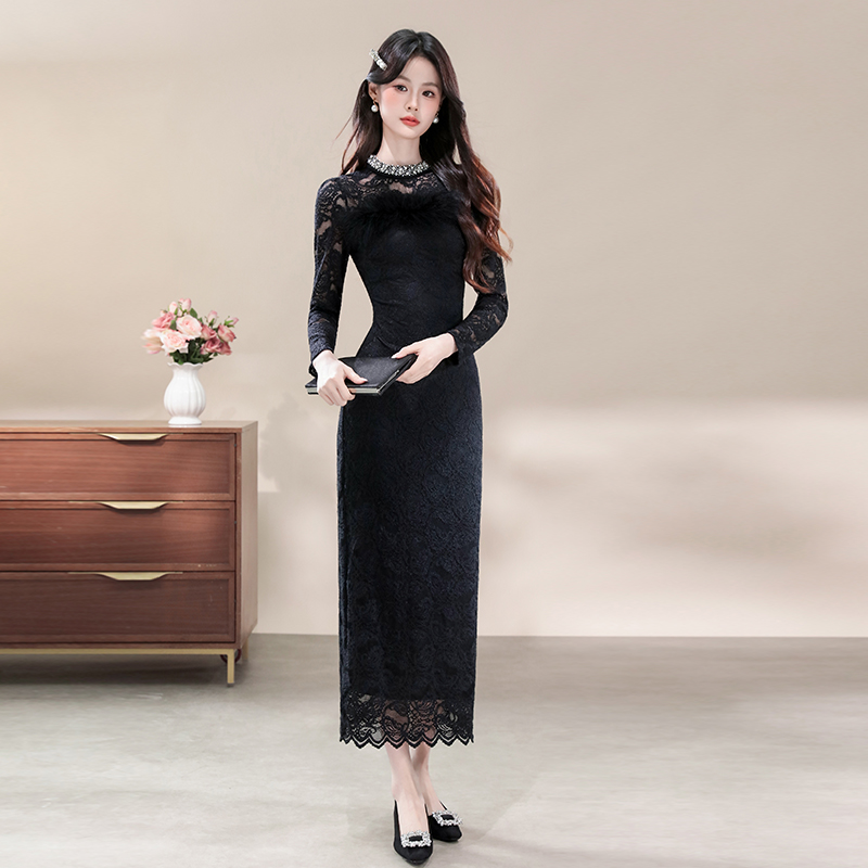 Elegant Lace Spliced Bodycon Midi Dress with Faux Mink Trim - Image 3
