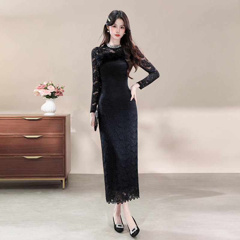 Elegant Lace Spliced Bodycon Midi Dress with Faux Mink Trim - Image 2