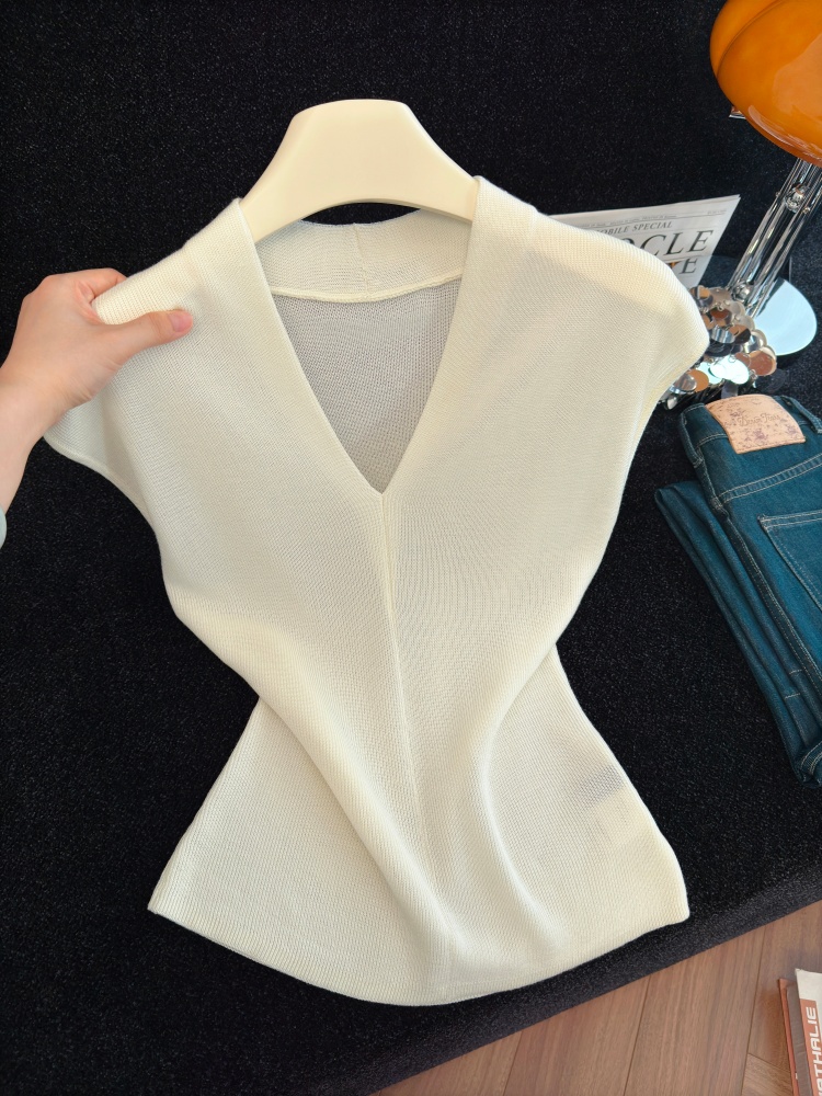Women’s V-Neck Knit Top Short Sleeve Slimming Summer 2026