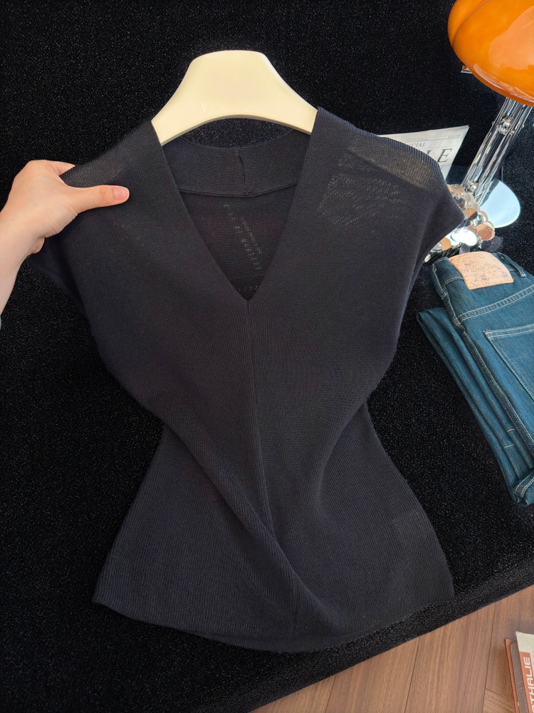 Women's V-Neck Knit Top Short Sleeve Slimming Summer 2026 - Image 4