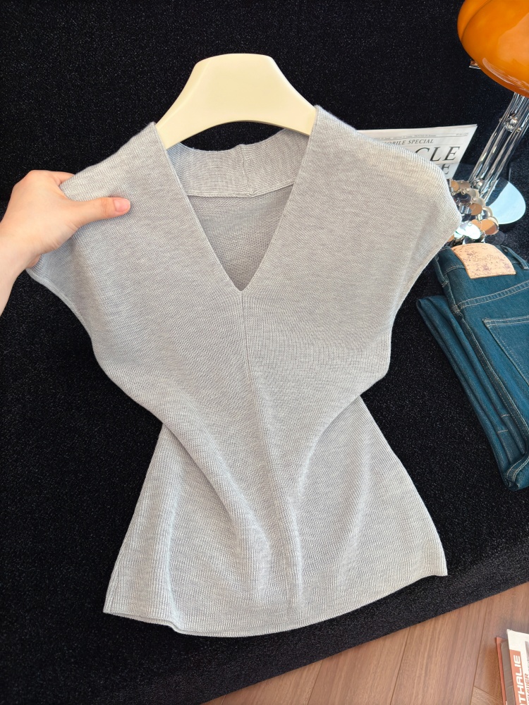 Women's V-Neck Knit Top Short Sleeve Slimming Summer 2026 - Image 3