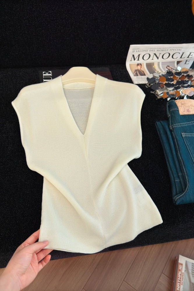 Women's V-Neck Knit Top Short Sleeve Slimming Summer 2026 - Image 5
